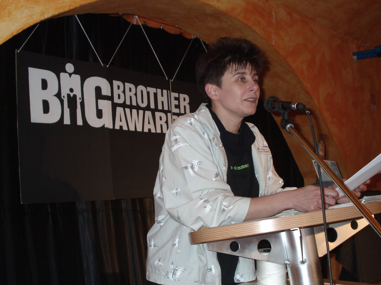 Rena Tangens at the lectern at the first BigBrotherAwards 2000