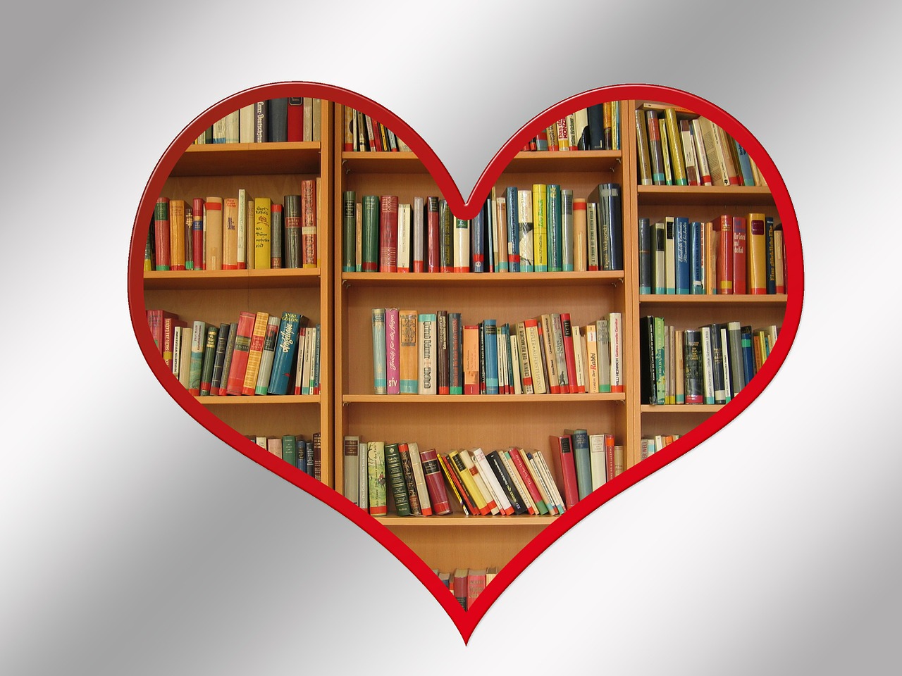 Herzförmiger Ausschnitt eines Bücherregals