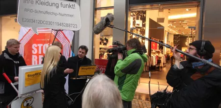 Aktion vor dem Gerry-Weber-Laden in Bielefeld.