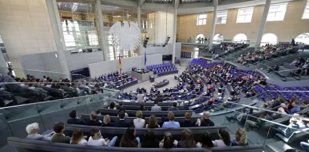 Plenarsaal des Deutschen Bundestags von innen (Vogelperspektive).