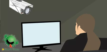 Person wird vor einem Bildschirm von einer Kamera beobachtet.