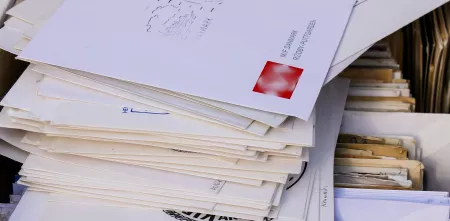 Stapel Briefe und Akten