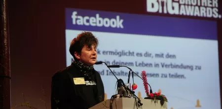 Rena vergibt BBA an Facebook (2011)