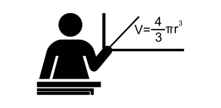 Lehrkraft an der Tafel
