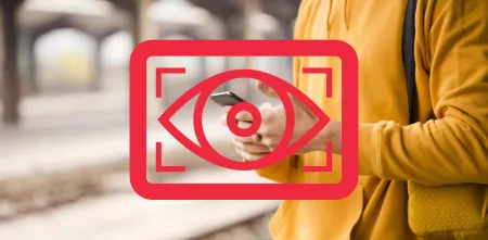Montage: Grafik eines scannendes Auges. Im Hintergrund eine Person an einem Bahnhof.