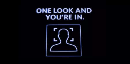 Grafik einer weiß gezeichneten Silhouette einer Person auf schwarzem Grund, deren Gesicht von einem Rahmen markiert wurde
