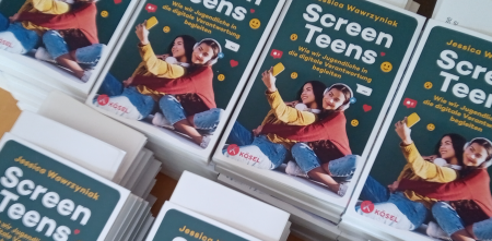 Gestapelte Screen-Teens-Bücher