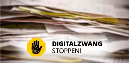 Logo "Digitalzwang stoppen" vor verschwommenen Hintergrund mit Papierstapel