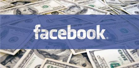 Collage: Ein Haufen Geldscheine. Darüber das Facebook-Logo als Banner.