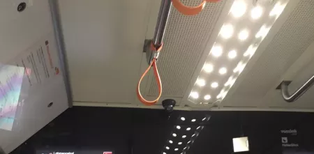 Ein Haltegriff in einer S-Bahn.