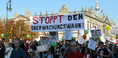 Demonstrant.innen Demonstration der Demo „Freiheit statt Angst“.