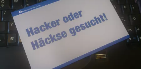 Postkarte von heise: „Häcker oder Häckse gesucht!“