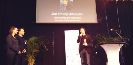 Jan Philipp Albrecht auf einer Bühne.