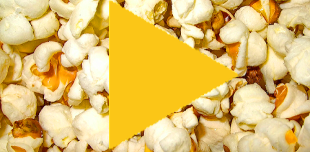 Collage: Detailaufnahme von Popcorn. Darüber ein gelbes Dreieck.