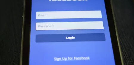 Ein Facebook-Login-Screen auf einem Smartphone.