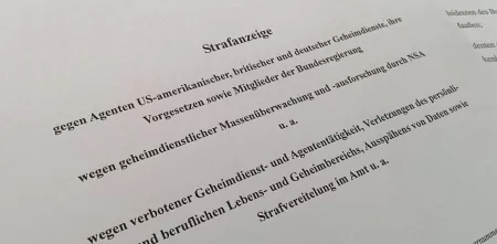 Brief mit einer Stranfanzeige.