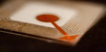 Detailaufnahme eines RFID-Chips.