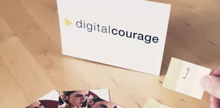 Ein Post-It mit der Zahl 9.