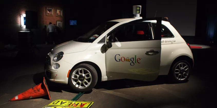 Symbolbild: Googles autonomes Fahrzeug hat ein Schild umgefahren. 