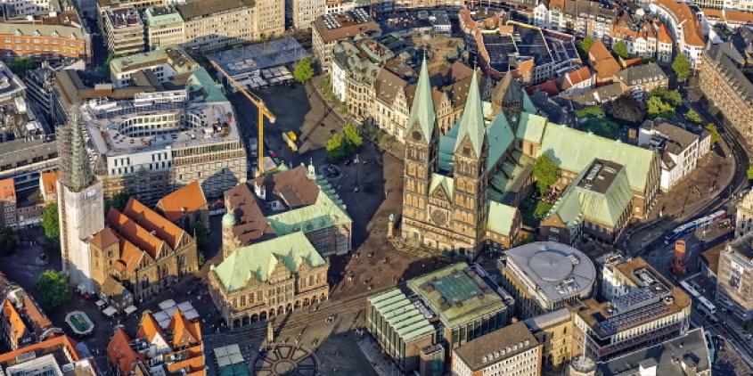 Luftbild der Bremer Innenstadt mit Marktplatz, Domshof, Bremer Dom, Rathaus und Liebfrauenkirche