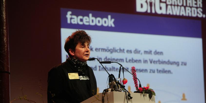 Rena vergibt BBA an Facebook (2011)