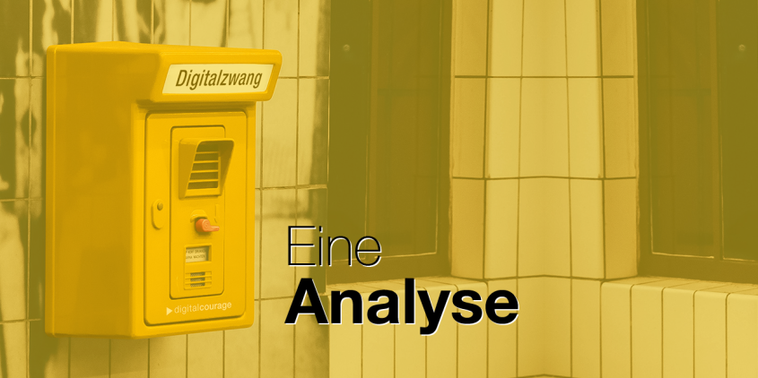 Eine Meldestation mit der Aufschrift "Digitalzwang" sowie einem Textbaustein "Eine Analyse"
