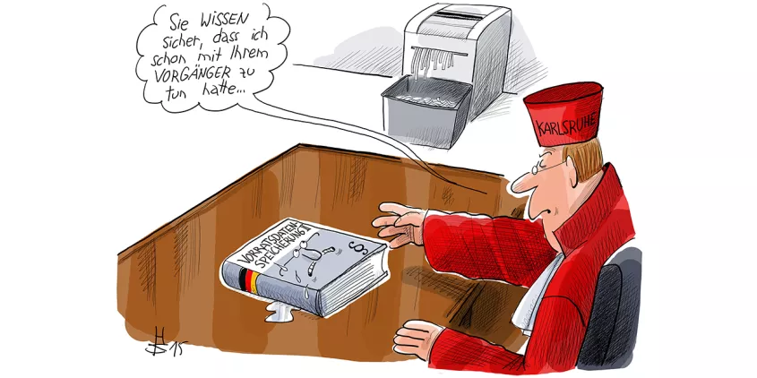  Karikatur: Richter vom Bundesgerichtshof Karlsruhe führt eine Hand zu einem vor ihm auf dem Tisch liegenden Buch. Das Buch hat ein Gesicht und schwitzt Schweißtropfen. Aufschrift: Vorratsdatenspeicherung II. In einer Sprechblase: "Sie wissen sicher, dass ich schon mit Ihrem Vorgänger zu tun hatte...". Im Hintergrund ist ein Aktenvernichter zu sehen.