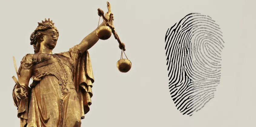 Justizia und ein Fingerabdruck.