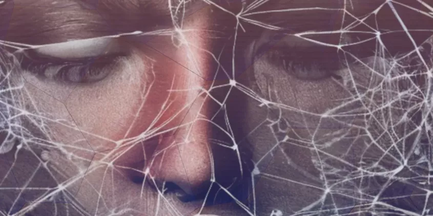 Ein Gesicht, darüber Linien.