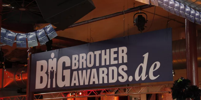 Ein riesiger BBA-Banner in der Hechelei Bielefeld.