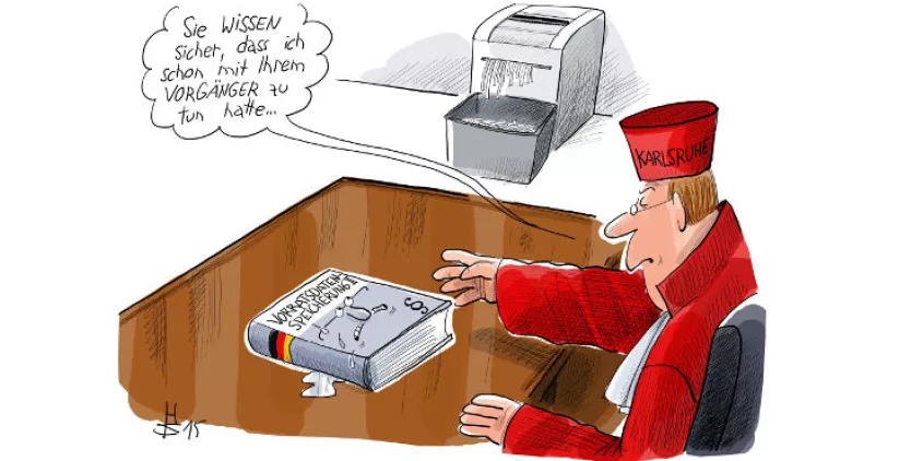 Karikatur: Ein Richter des Bundesgerichtshof sitzt an einem Tisch. Darauf liegt ein Buch mit gequältem Gesicht und „Vorratsdatenspeicherung“. Der Richter sagt: „Sie wissen sicher, dass ich schon mit ihrem Vorgänger zu tun hatte...“.