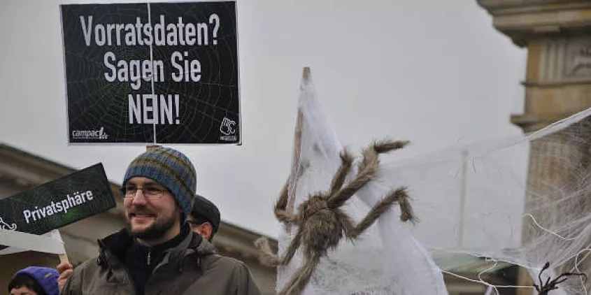 Ein Plakat mit der Aufschrift: "Vorratsdaten? Sagen Sie NEIN!"