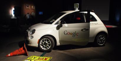 Symbolbild: Googles autonomes Fahrzeug hat ein Schild umgefahren. 