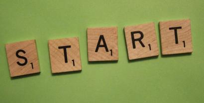 Mit dem Spiel Scrabble wurde das Wort „Start“ gelegt.