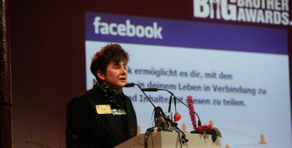 Rena vergibt BBA an Facebook (2011)