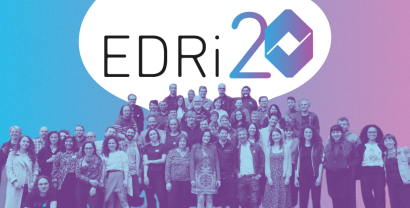 Logo von EDRi mit einer 20, im Vordergrund ein Foto von Engagierten bei EDRi und bei den Mitgliedsorganisationen