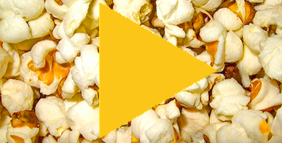 Collage: Detailaufnahme von Popcorn. Darüber ein gelbes Dreieck.