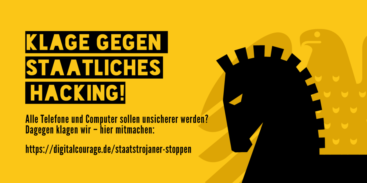 Banner in schwarz-gelb: „Klage gegen staatliches Hacking“. Rechts die Silhouette der Schachfigur Pferd, dahinter entsättigt der Bundesadler.