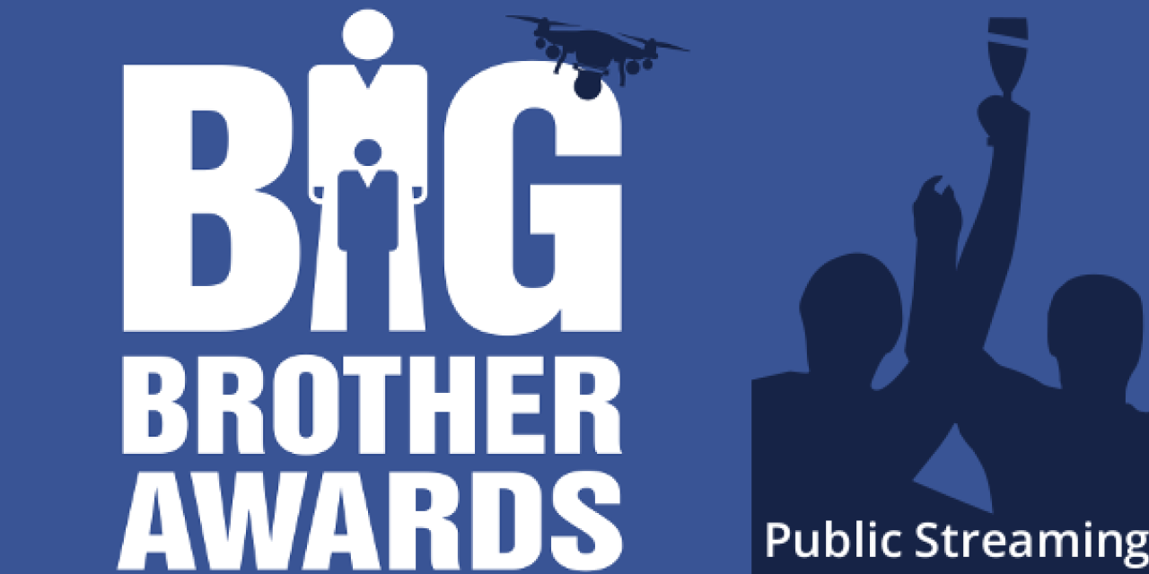 Das Logo der Big Brother Awards in weiß auf blauem Hintergrund. Rechts daneben als Silhouette feiernde Menschen mit dem Schriftzug „Public Streaming“.