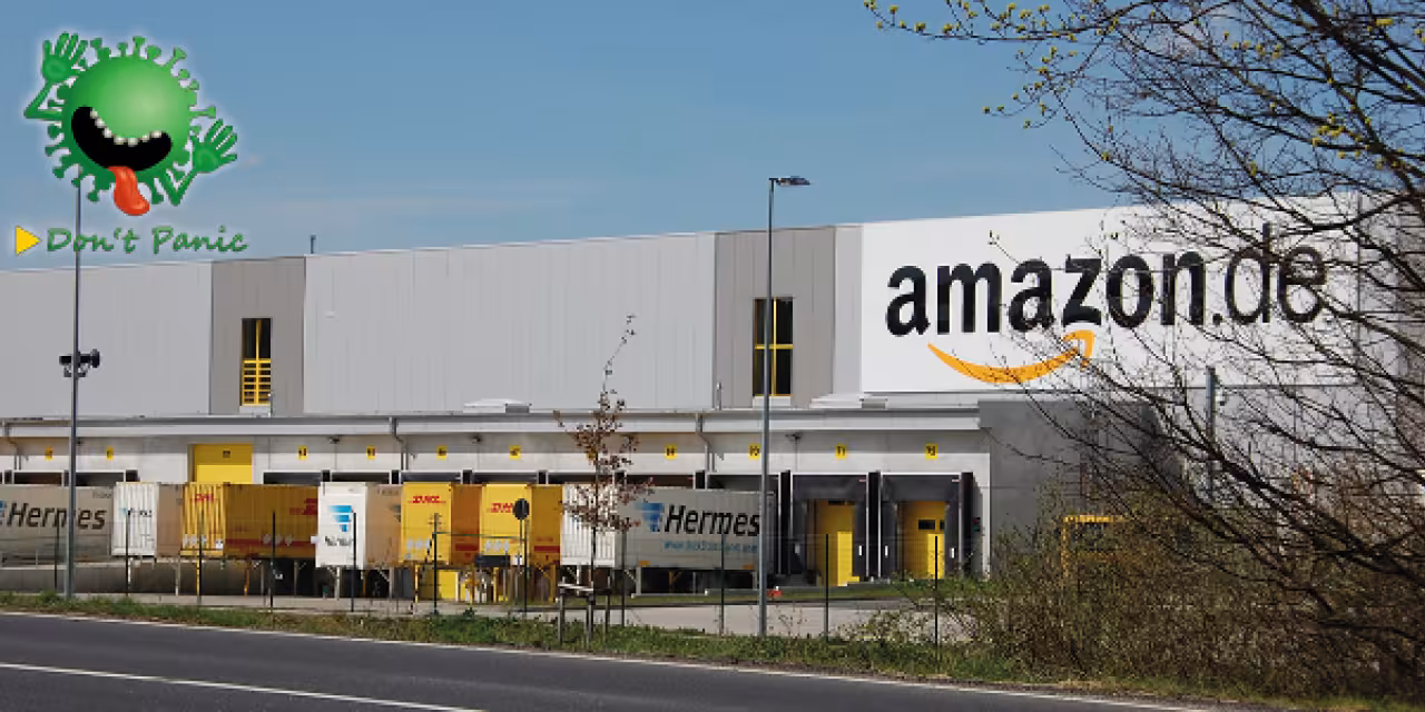 Außenansicht eines Amazon-Logostikzentrums.
