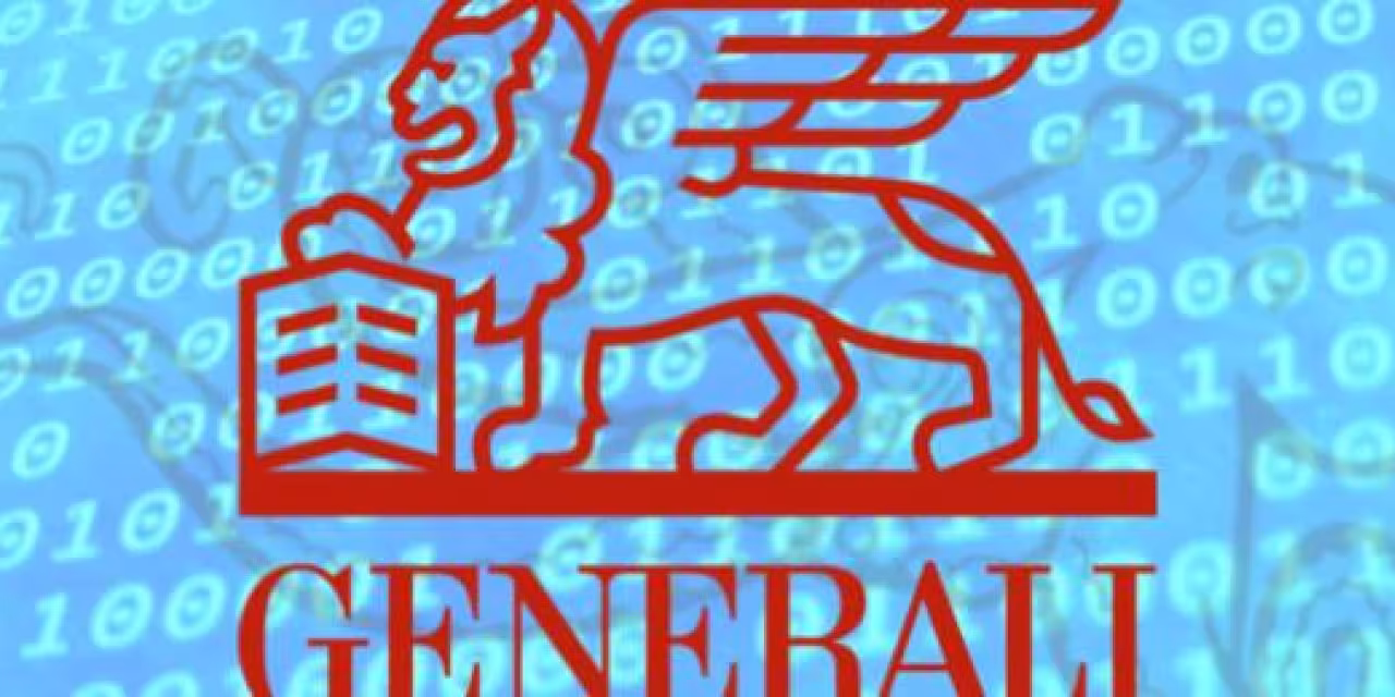 Das Logo von Generali in rot vor einem hellblauen Hintergrund mit einer kaum sichtbaren Aneinandereihung von 1en und 0en.
