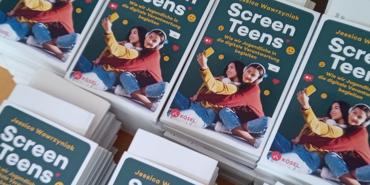 Gestapelte Screen-Teens-Bücher