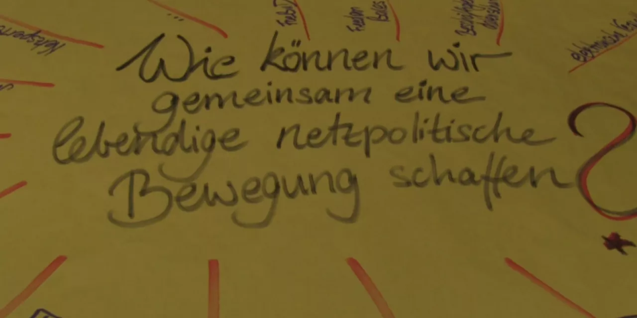 Handschriftlich: „Wie können wir gemeinsam eine lebendige netzpolitische Bewegung schaffen?“