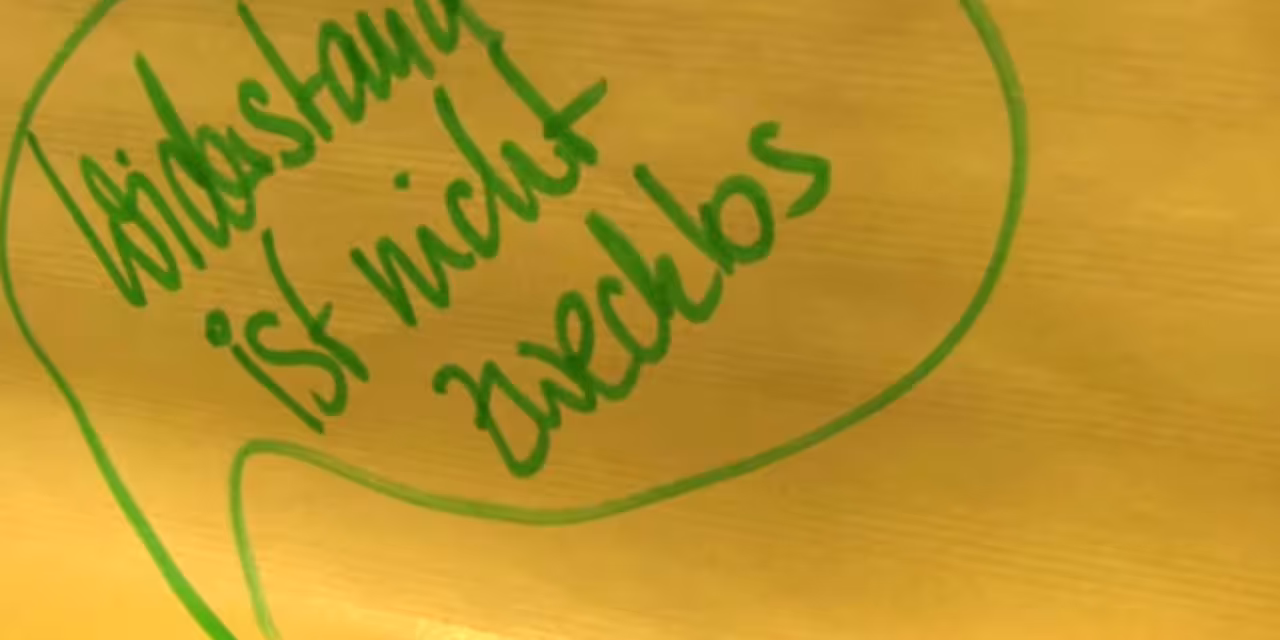 In einer Sprechblase: „Widerstand ist nicht zwecklos“.