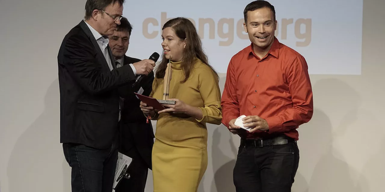 Auf der Bühne der BBAs 2016: Andreas Liebold und padeluun sowie Jeanette Gusko und Gregor Hackmack von change.org
