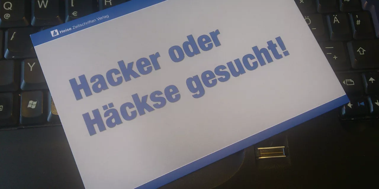 Postkarte von heise: „Häcker oder Häckse gesucht!“