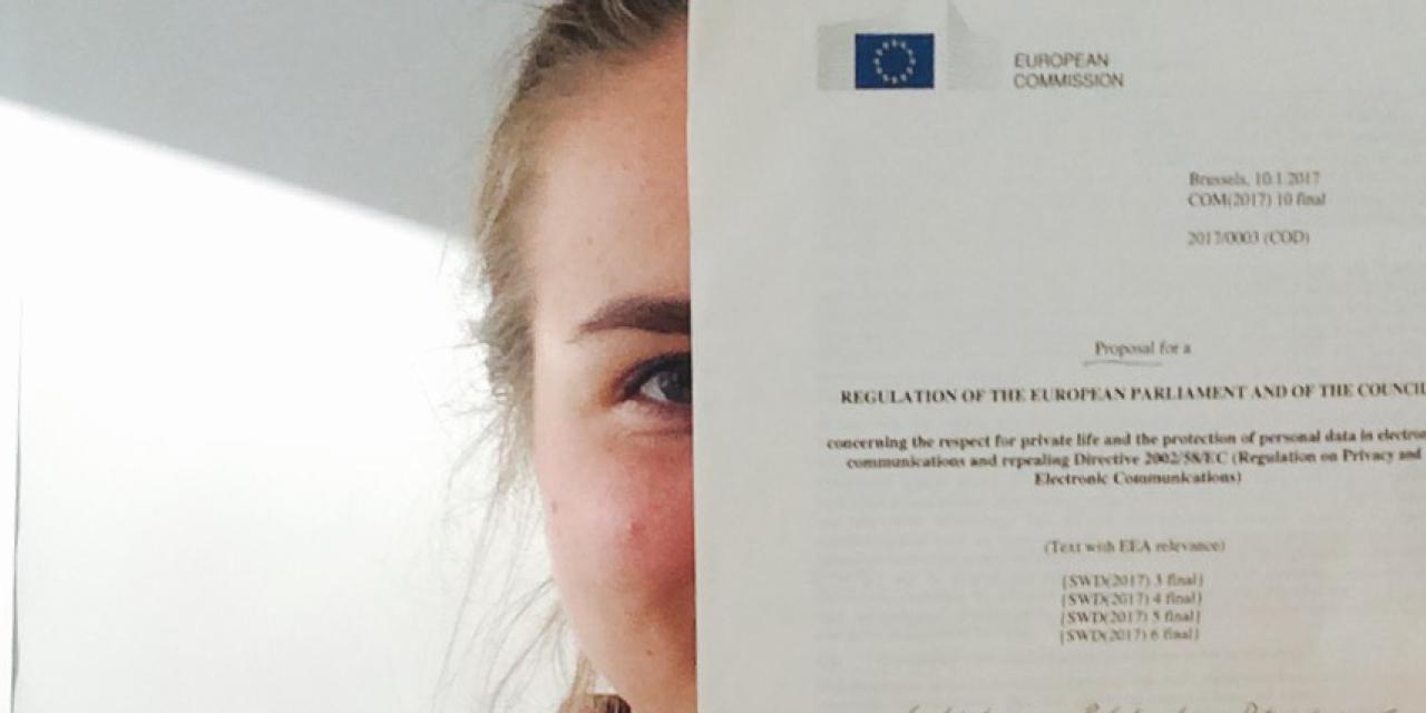 Die ePrivacy-Verordnung verdeckt die Hälfte des Gesichts einer Person.