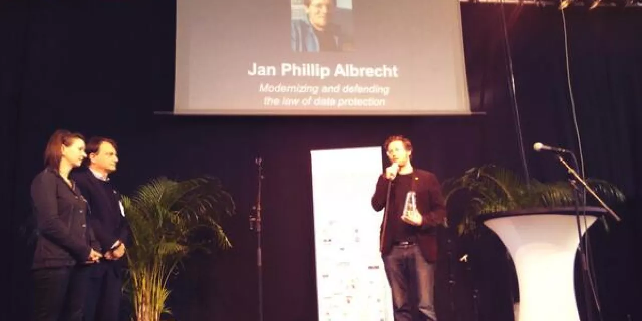 Jan Philipp Albrecht auf einer Bühne.