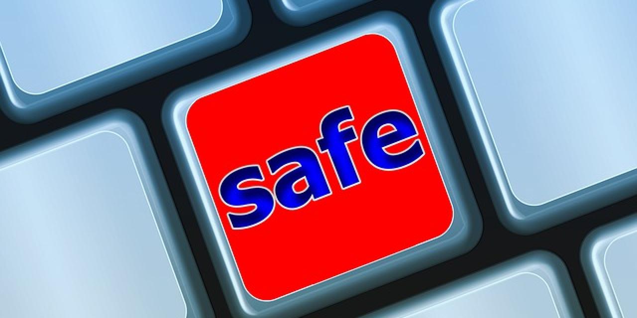 Detailansicht einer Tastatur mit einer Taste "safe".