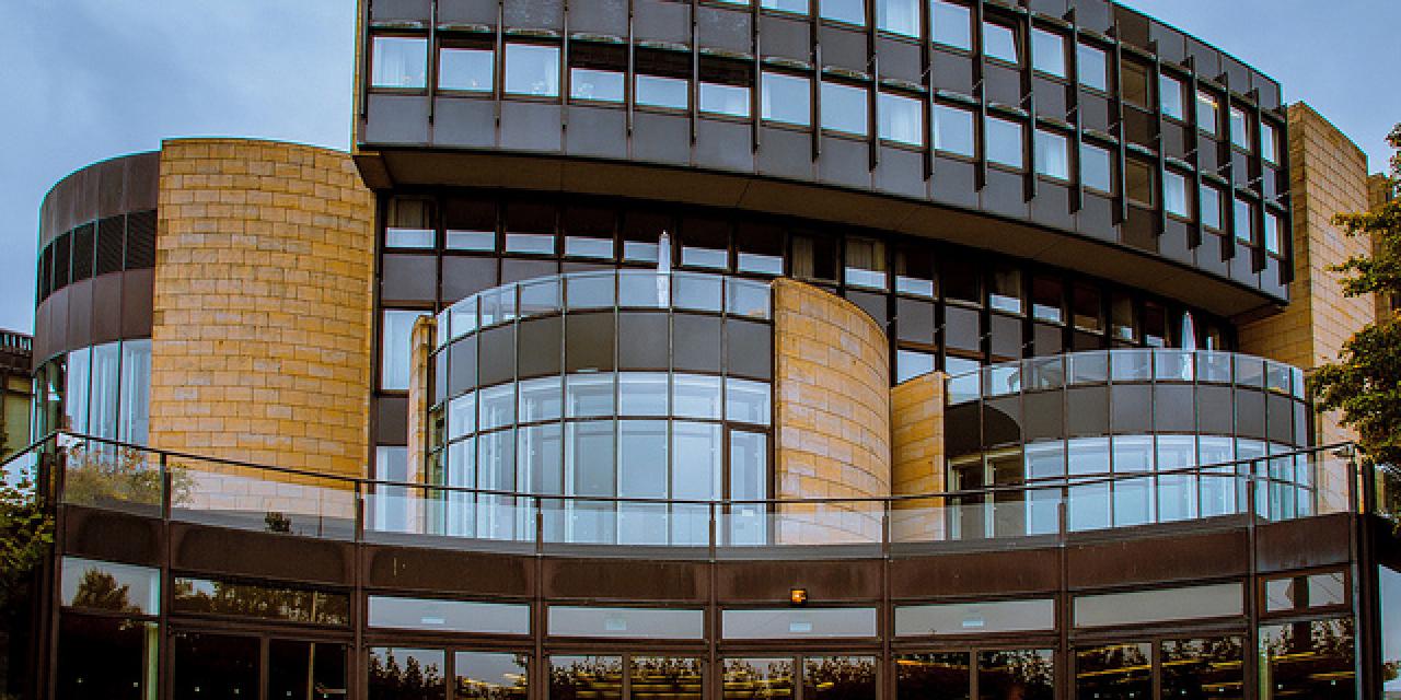 Landtagsgebäude von NRW (Außenansicht).